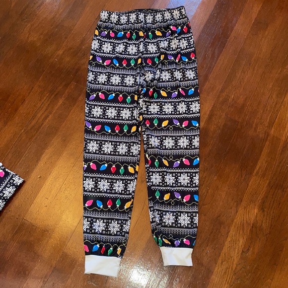 NWT Matching Family Christmas Light Pajama Set Women’s Size Medium - Picture 5 of 8